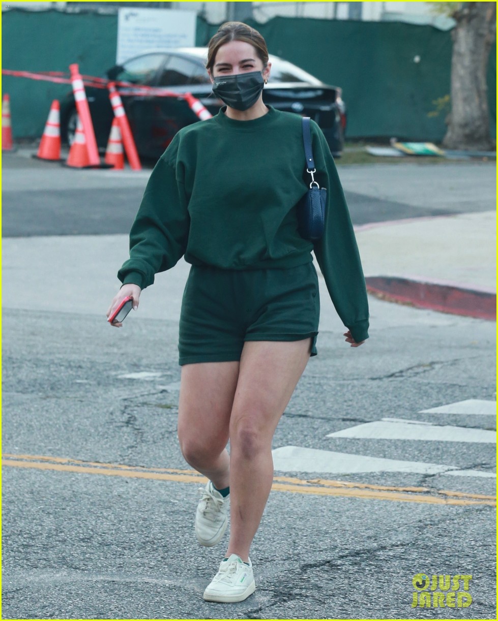 addison rae goes green while out in weho 02