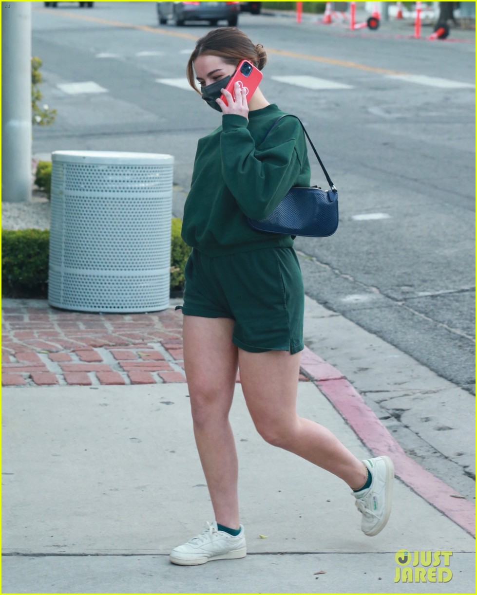 addison rae goes green while out in weho 05