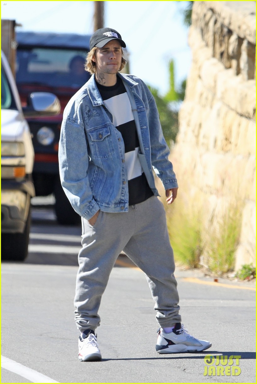 Justin Bieber Stops Traffic to Help His Driver Park a Tour Bus! | Photo ...