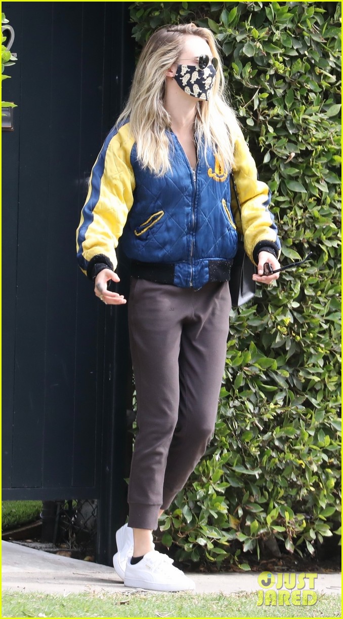 cara delevingne kaia gerber another pilates session 17