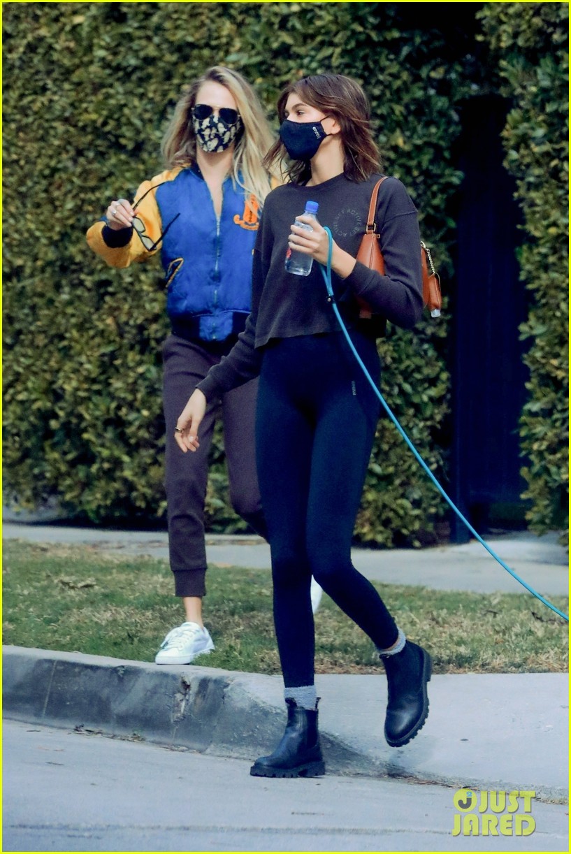 cara delevingne kaia gerber another pilates session 24