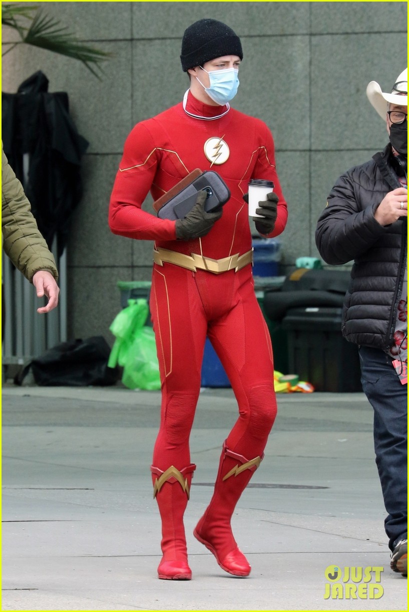 grant gustin spotted on the flash set after baby news 05