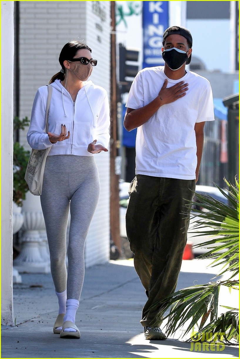 Kendall Jenner camel toe in leggings after an early morning