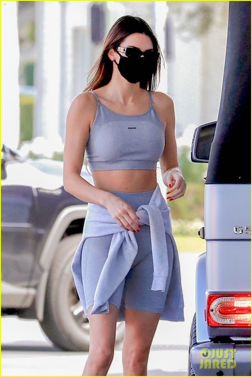 Kendall Jenner Fuels Up Her Car While Wearing Phoenix Suns Hoodie: Photo  1305504, Kendall Jenner Pictures