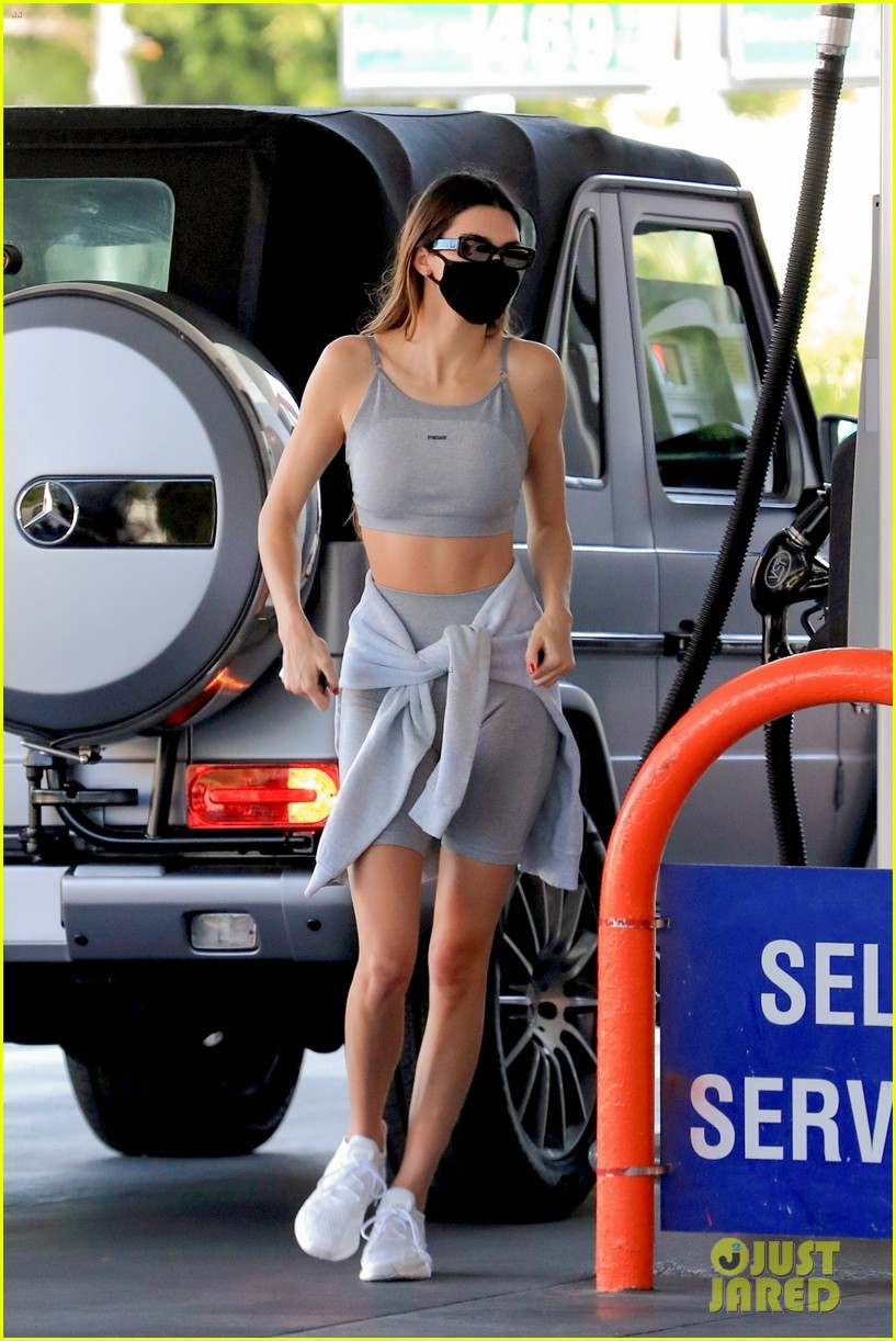 kendall jenner wears suns hoodie fuel up car 14