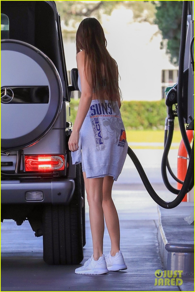 kendall jenner wears suns hoodie fuel up car 28