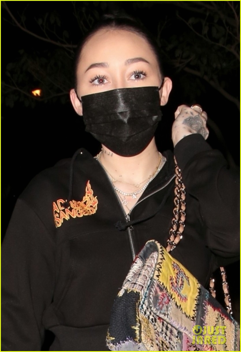 noah cyrus celebrates best friends birthday with night out 04