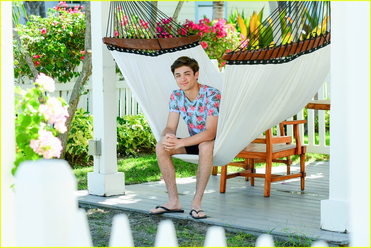 asher angel and his dad have fun in the sun in new turks caicos pics 07
