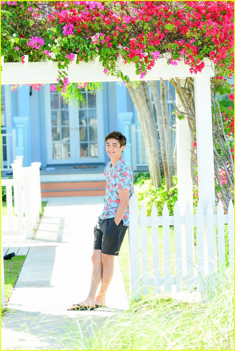 asher angel and his dad have fun in the sun in new turks caicos pics 09