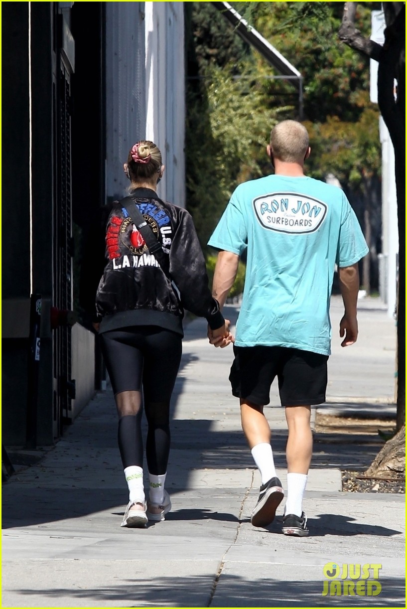 cody simpson marloes stevens step out for gym session together 03