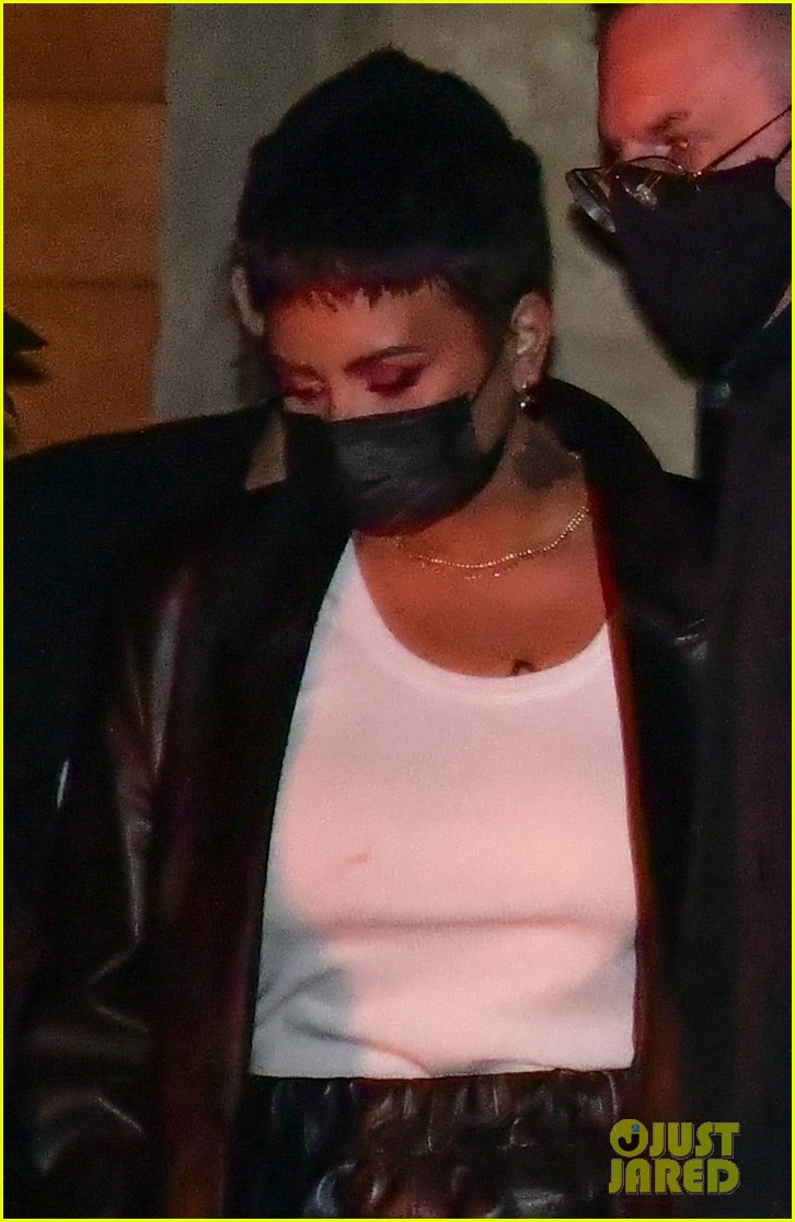 demi lovato black hair while out to dinner 01