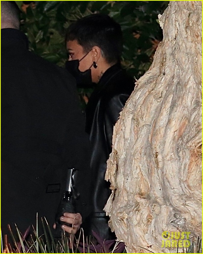 demi lovato black hair while out to dinner 03