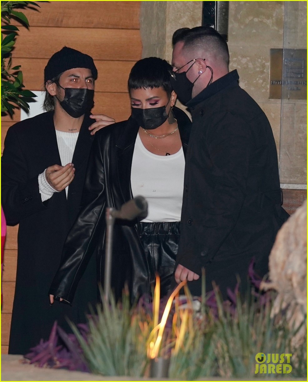 demi lovato black hair while out to dinner 05
