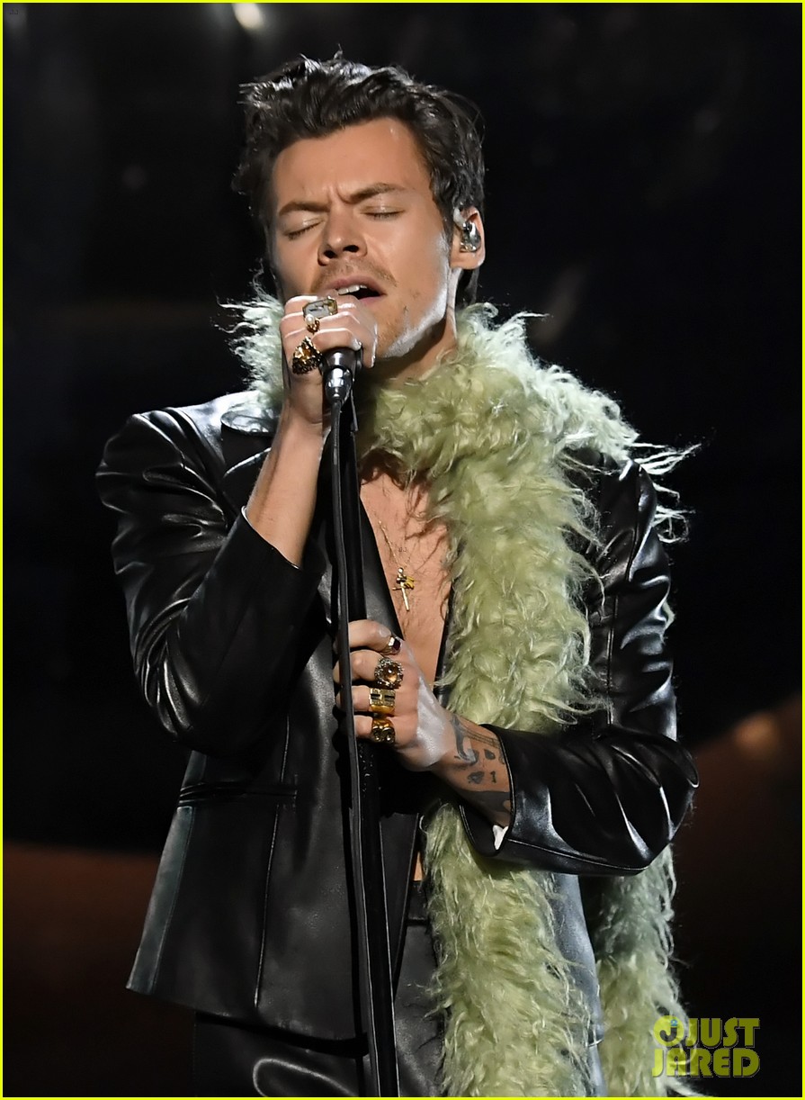 harry styles goes shirtless for grammys 2021 performance 01
