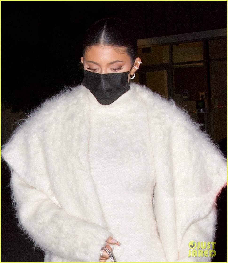 kylie jenner night out with pia mia 04