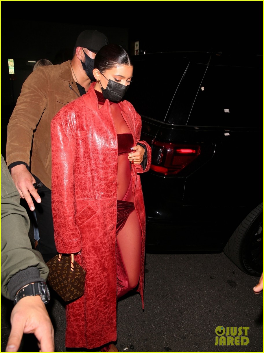 kylie jenner kendall jenner at party 17