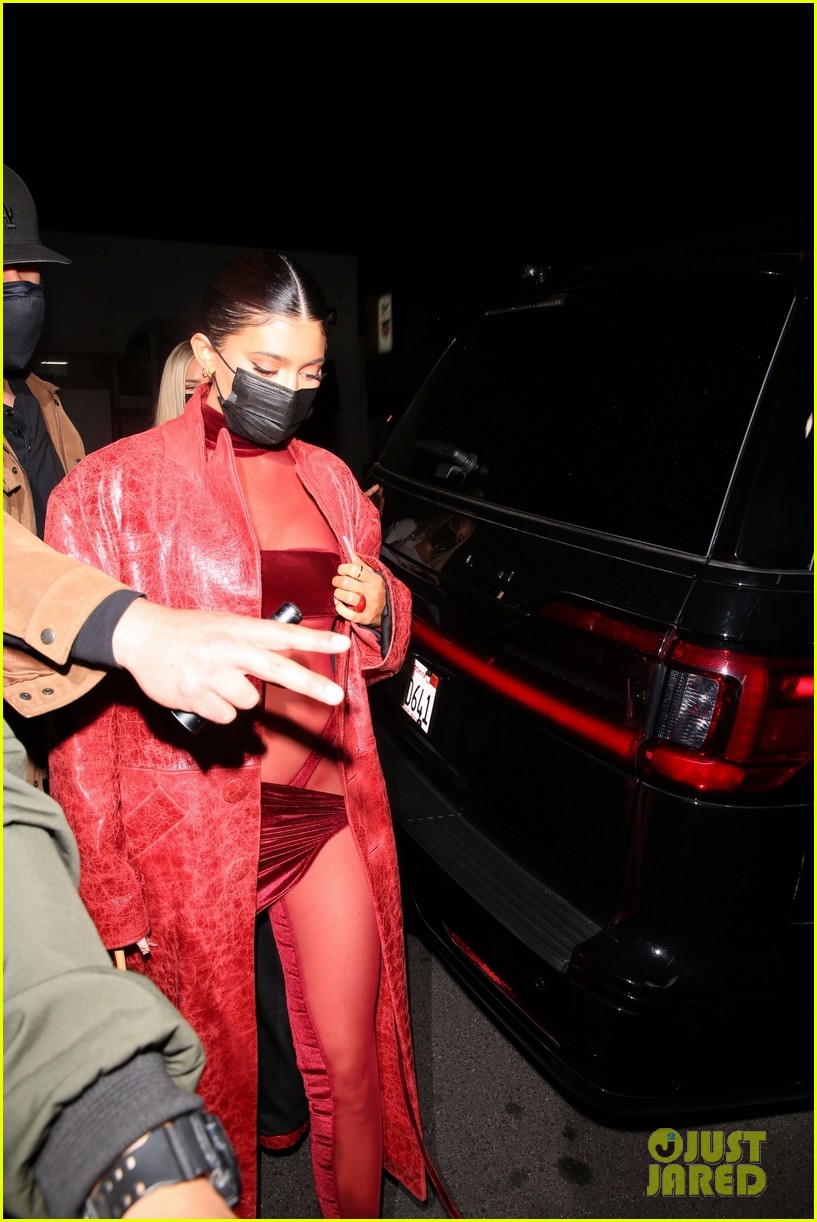 kylie jenner kendall jenner at party 18