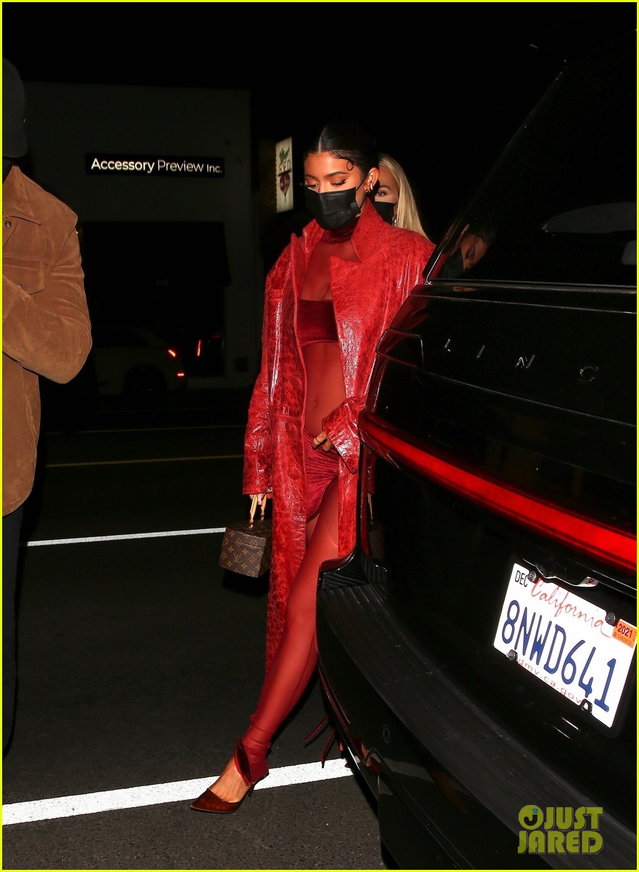 kylie jenner kendall jenner at party 27