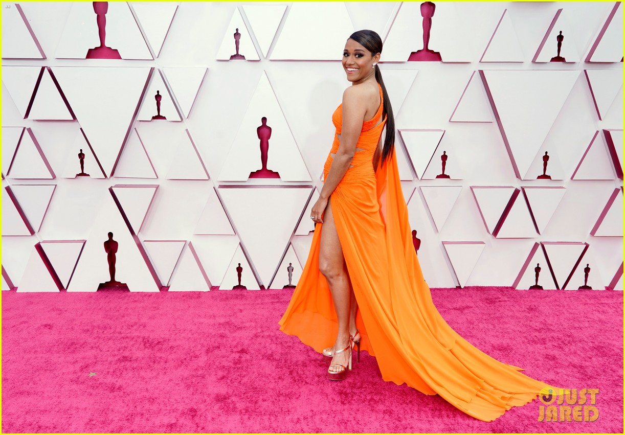 west side storys ariana debose gives a thumbs up on oscars 2021 red carpet 04