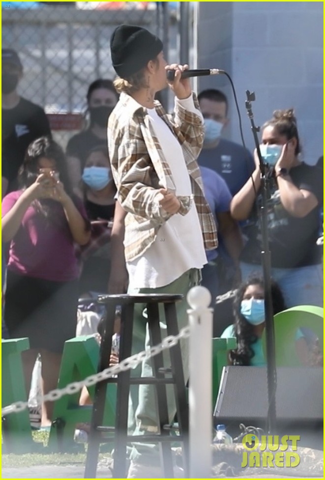 justin bieber performs at school after night out with hailey bieber 07