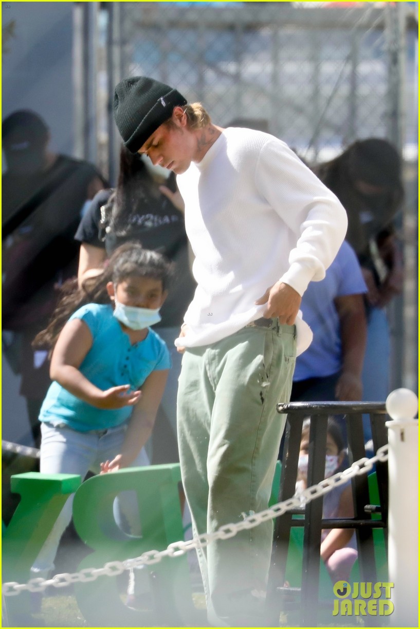 justin bieber performs at school after night out with hailey bieber 31