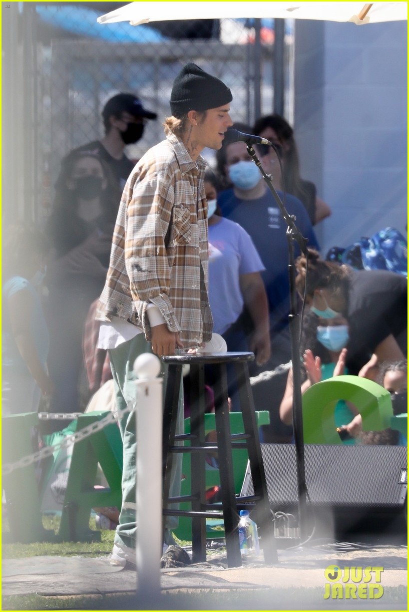 justin bieber performs at school after night out with hailey bieber 70