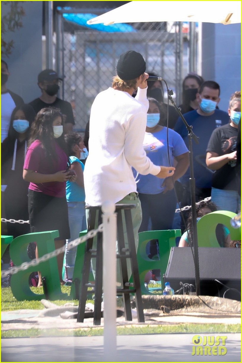 justin bieber performs at school after night out with hailey bieber 82