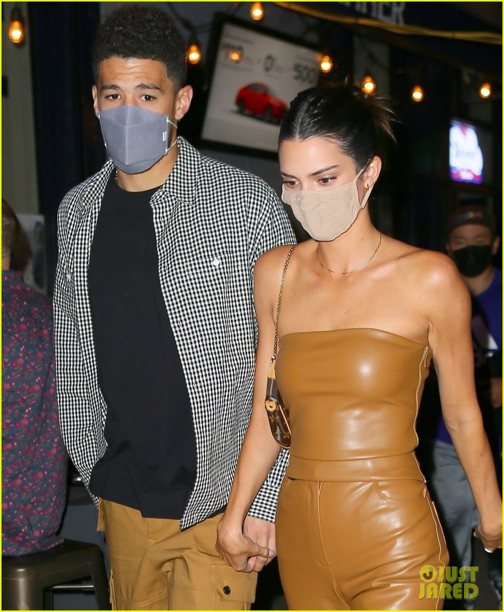 kendall jenner devin booker hold hands on date night 03