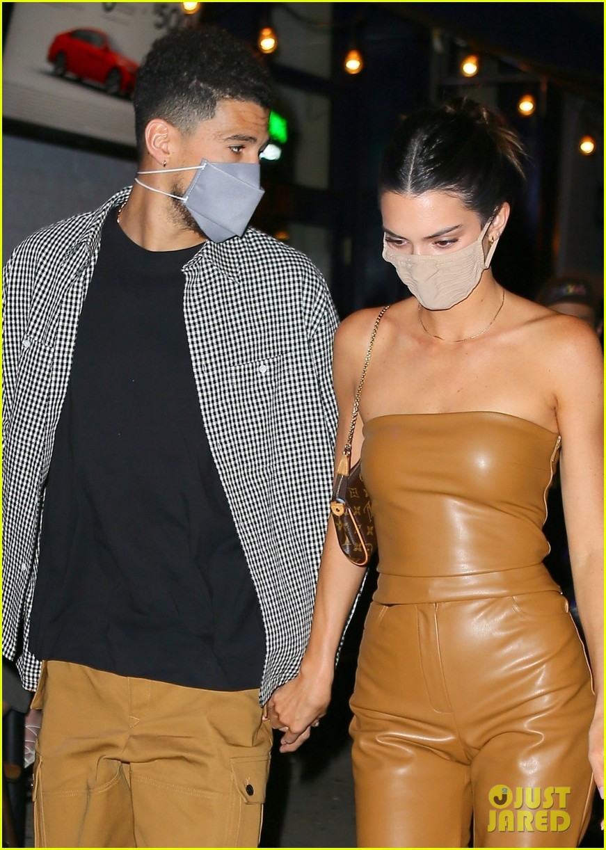 kendall jenner devin booker hold hands on date night 05