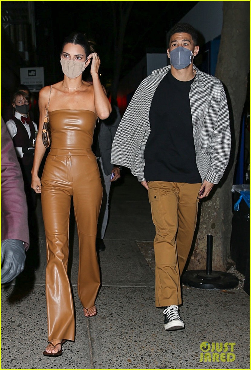kendall jenner devin booker hold hands on date night 10