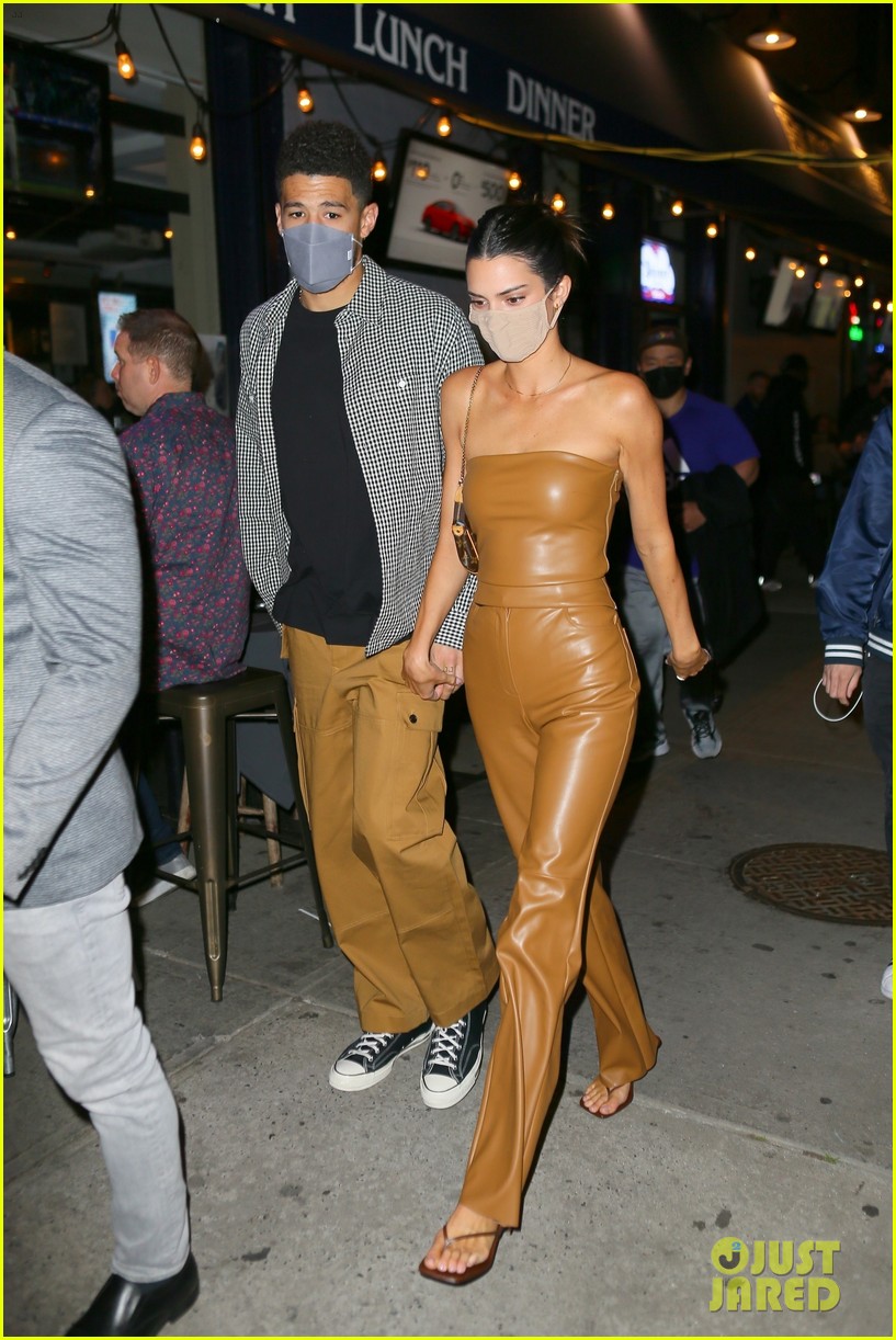 kendall jenner devin booker hold hands on date night 13