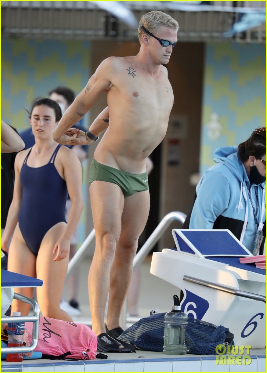 cody simpson shirtless buff physique swim practice 01