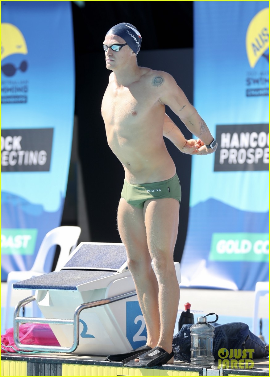 cody simpson shirtless buff physique swim practice 02
