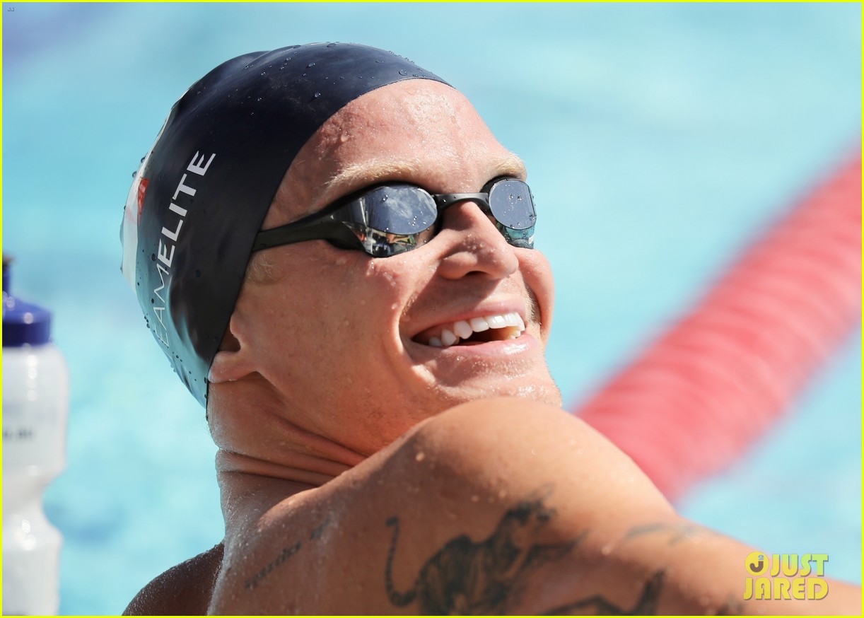 cody simpson shirtless buff physique swim practice 15