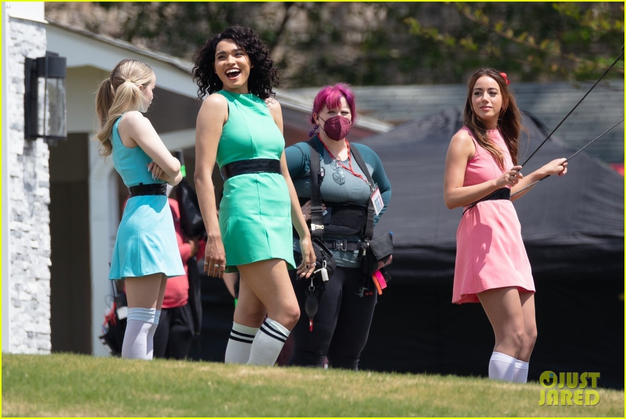 dove cameron chloe bennett yana perault get into character on first day of powerpuff 08
