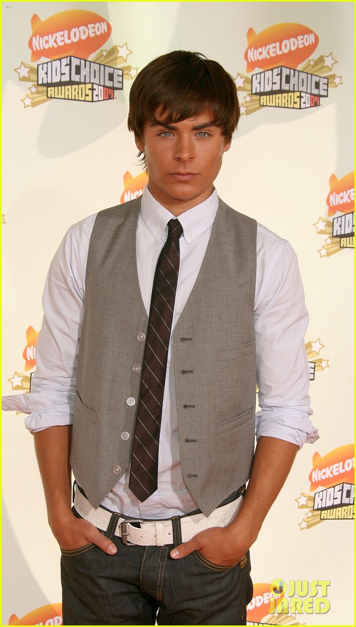 check out zac efrons hollywood transformation over the years 09