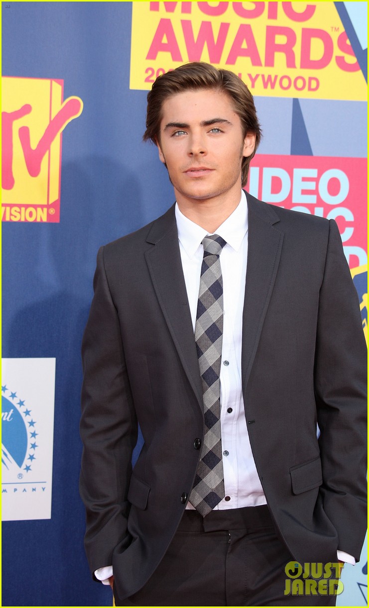 check out zac efrons hollywood transformation over the years 17