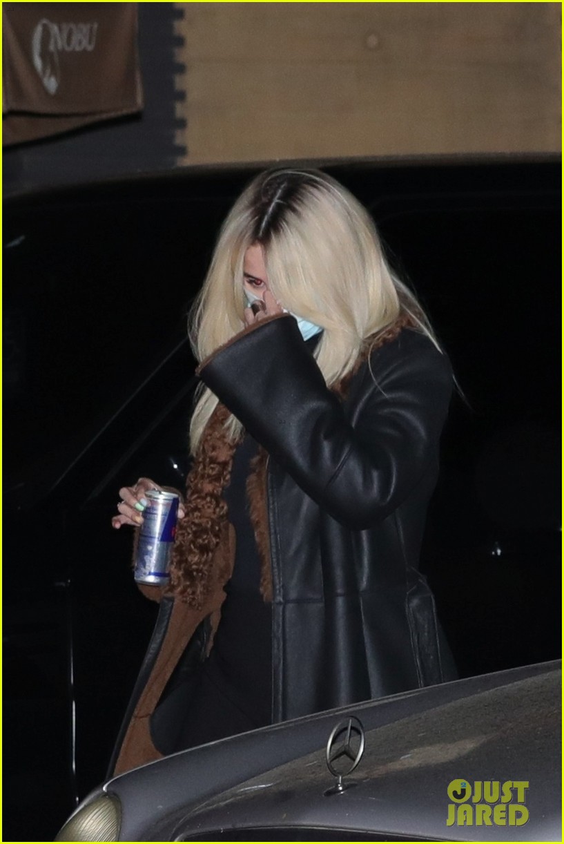 selena gomez shows off bleached blonde hair night out 07