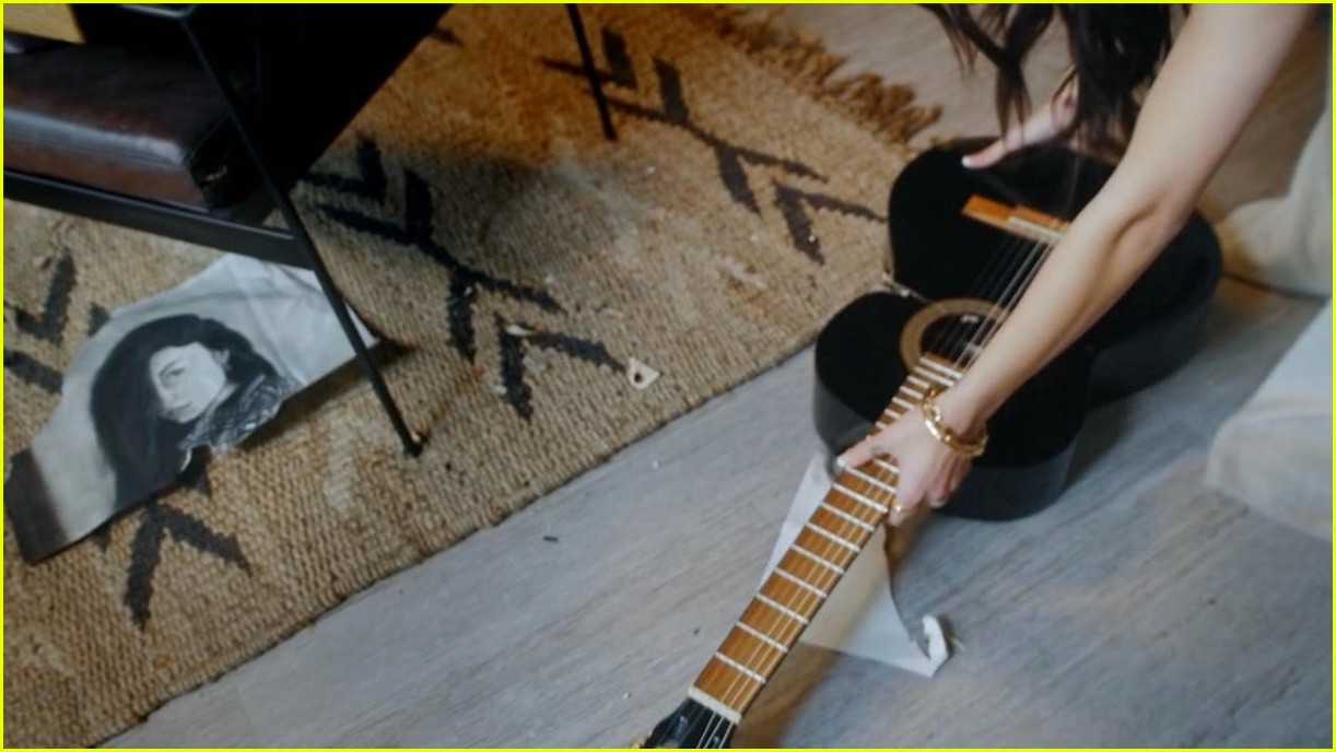 julia rizik debuts new self destructive music video exclusive premiere 08