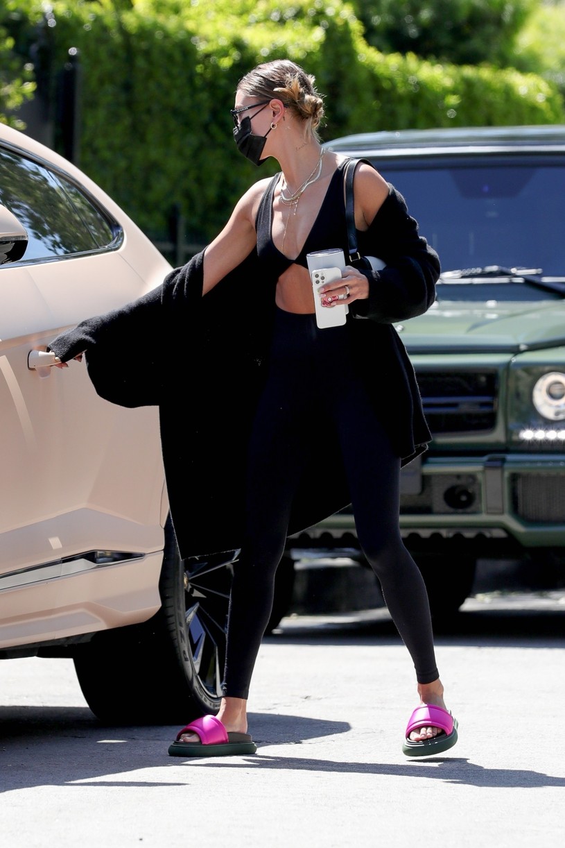 Kendall Jenner Teams Up With Hailey Bieber For Early Pilates Class in LA:  Photo 1309247, Hailey Bieber, Kendall Jenner Pictures