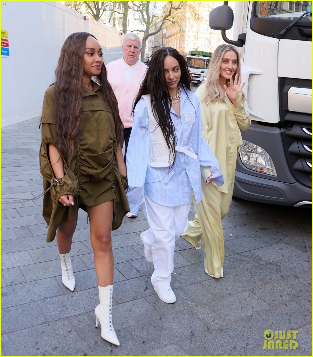 little mix step out as trio 03