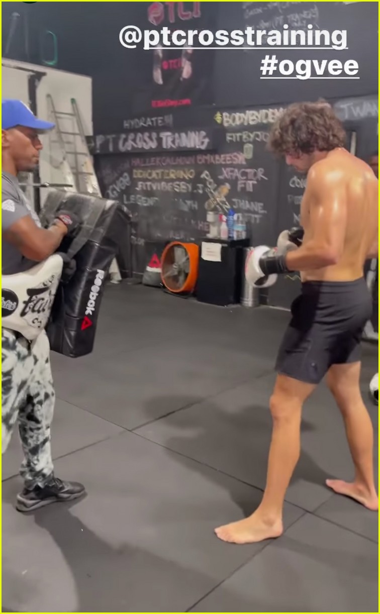 noah centineo shows off his muscles in new fight training videos 01