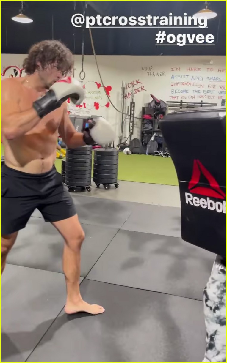 noah centineo shows off his muscles in new fight training videos 02