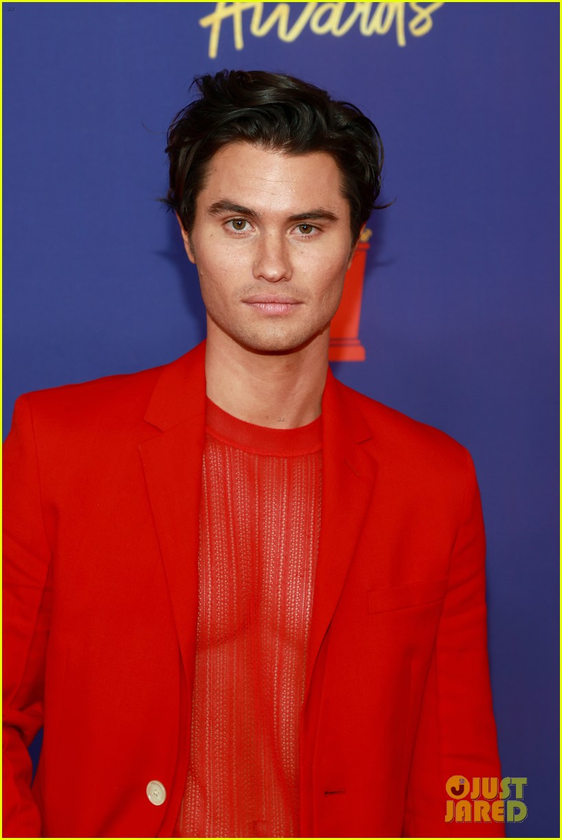 outer banks cast mtv movie awards red carpet pics 11