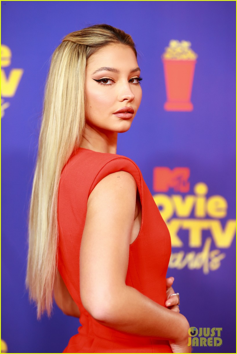 outer banks cast mtv movie awards red carpet pics 13