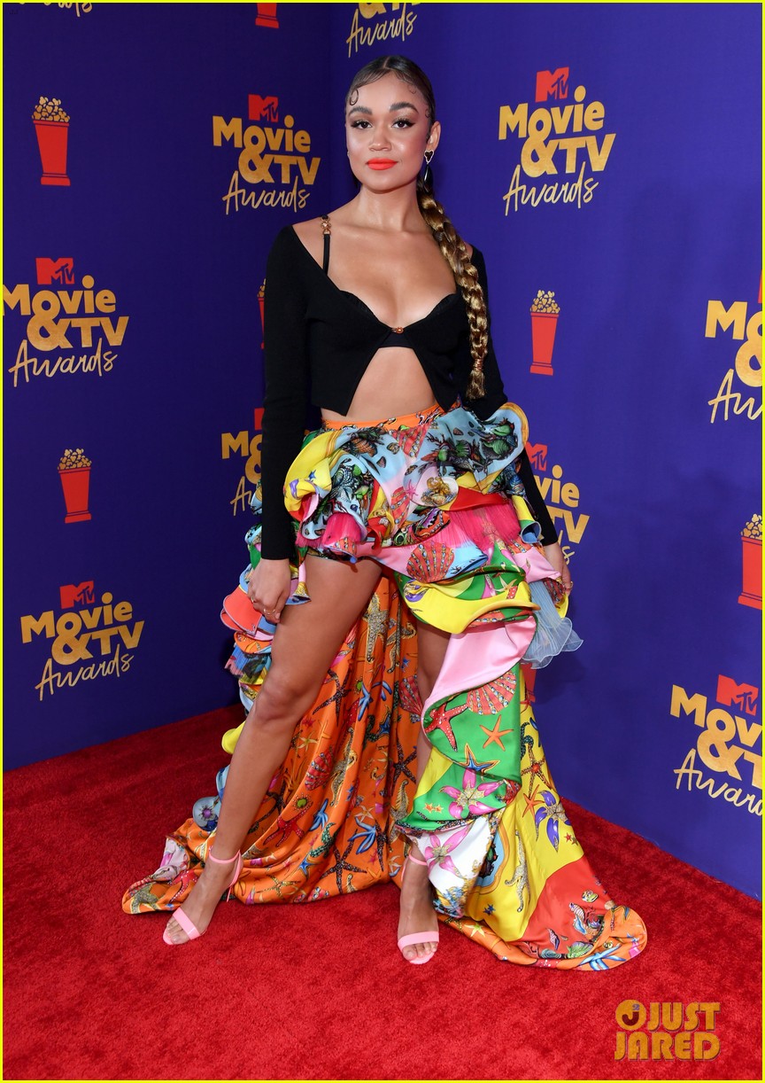 outer banks cast mtv movie awards red carpet pics 16
