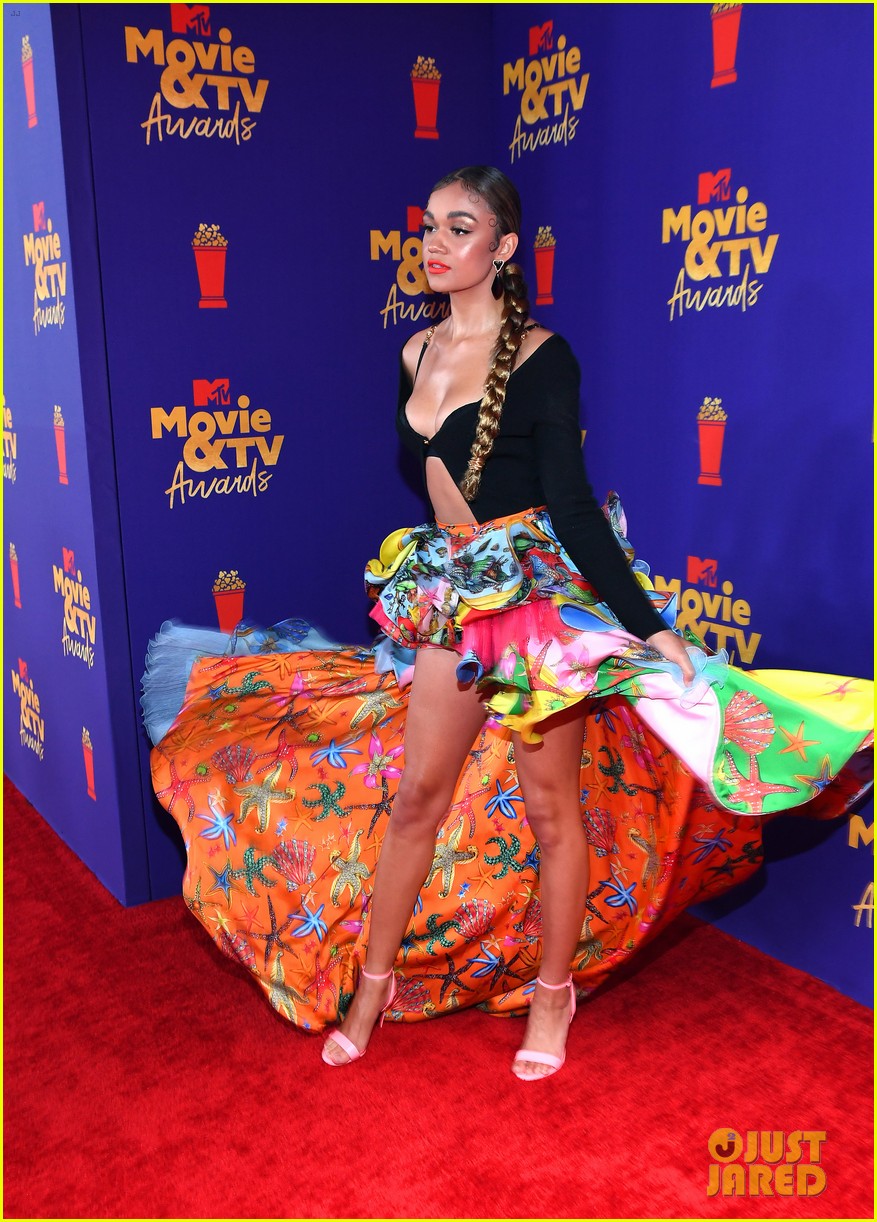 outer banks cast mtv movie awards red carpet pics 18