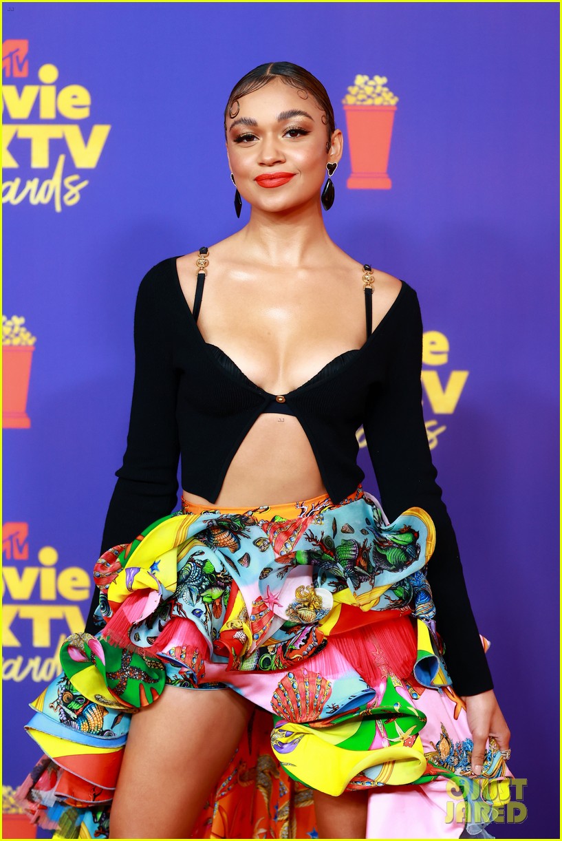 outer banks cast mtv movie awards red carpet pics 21