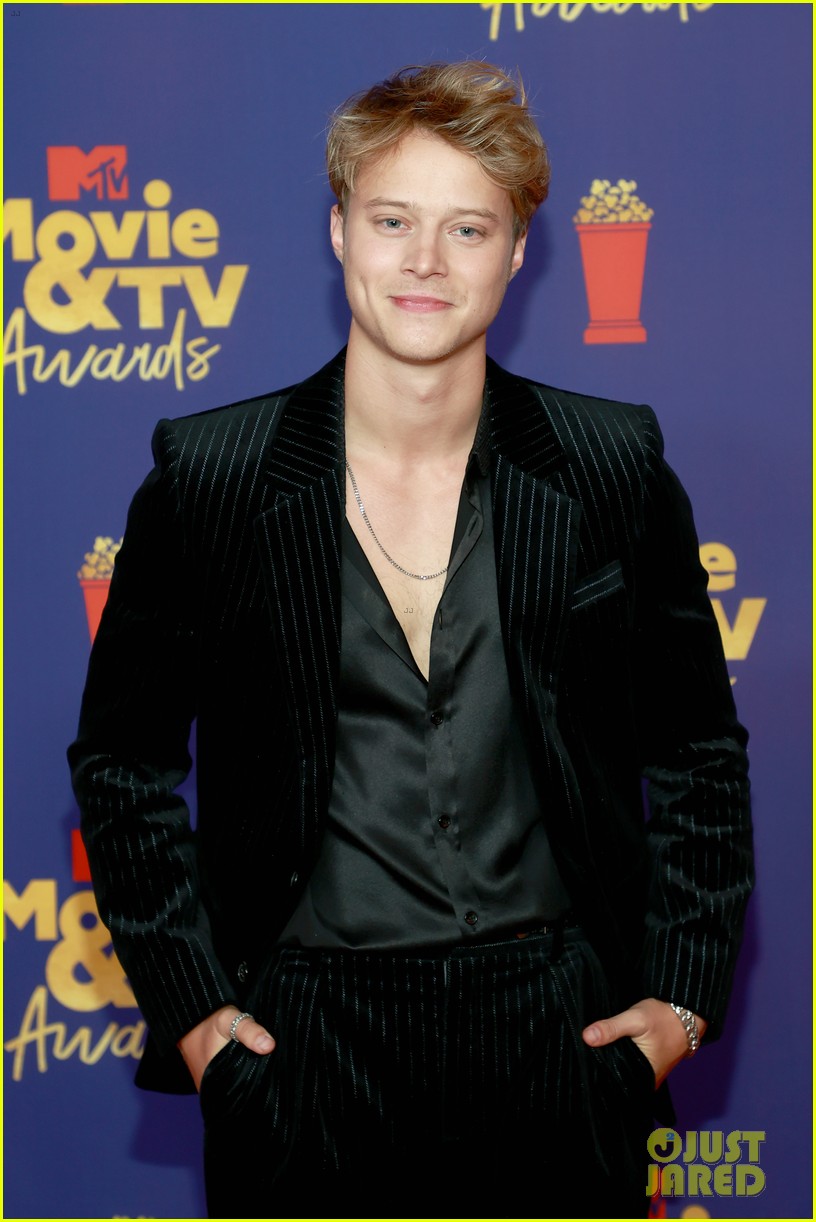 outer banks cast mtv movie awards red carpet pics 28