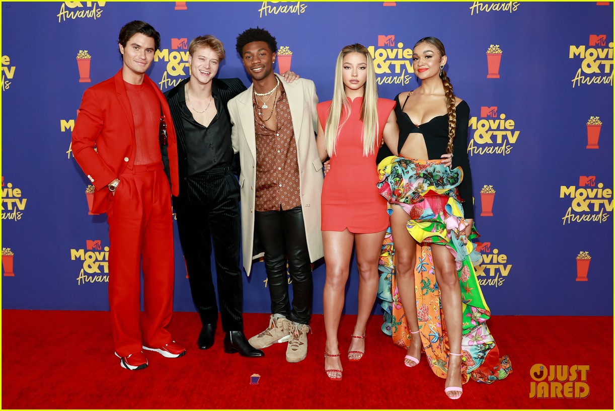 outer banks cast mtv movie awards red carpet pics 29